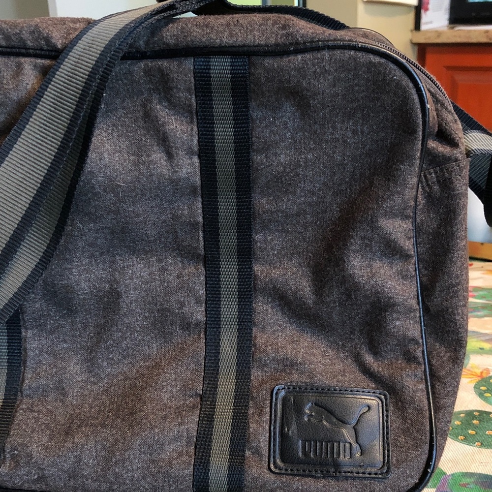 Puma Men’s brownish Dark Gray Messenger Bag with Black Straps